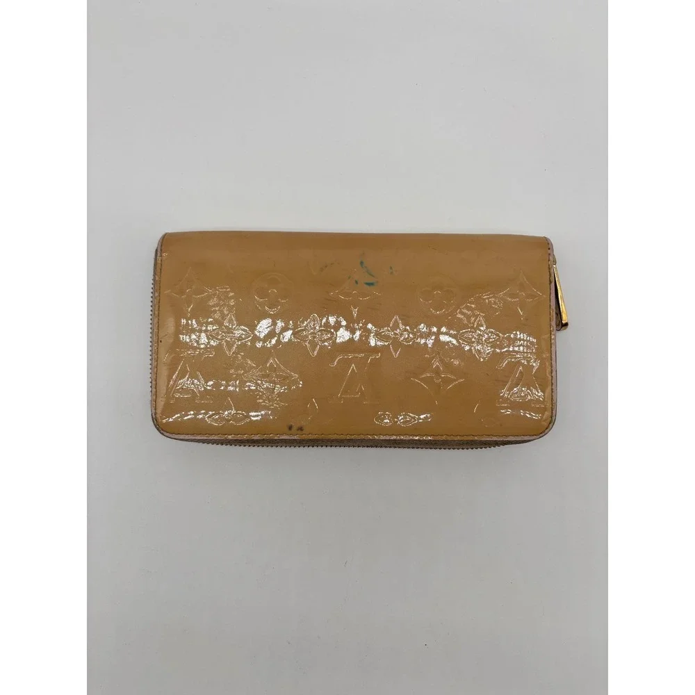 Louis Vuitton Zippy Wallet Monogram Vernis Beige Patent Leather M90419